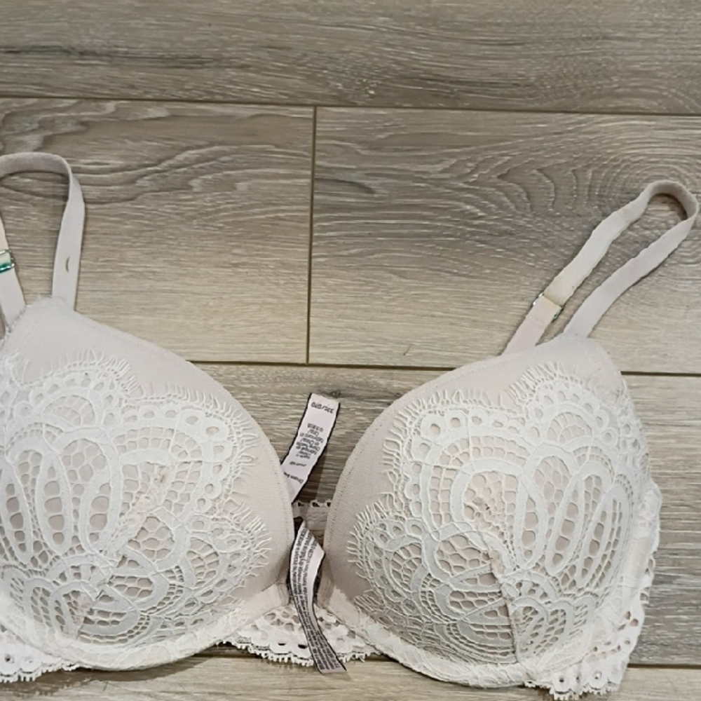Victoria's Secret Cream Lace Bra